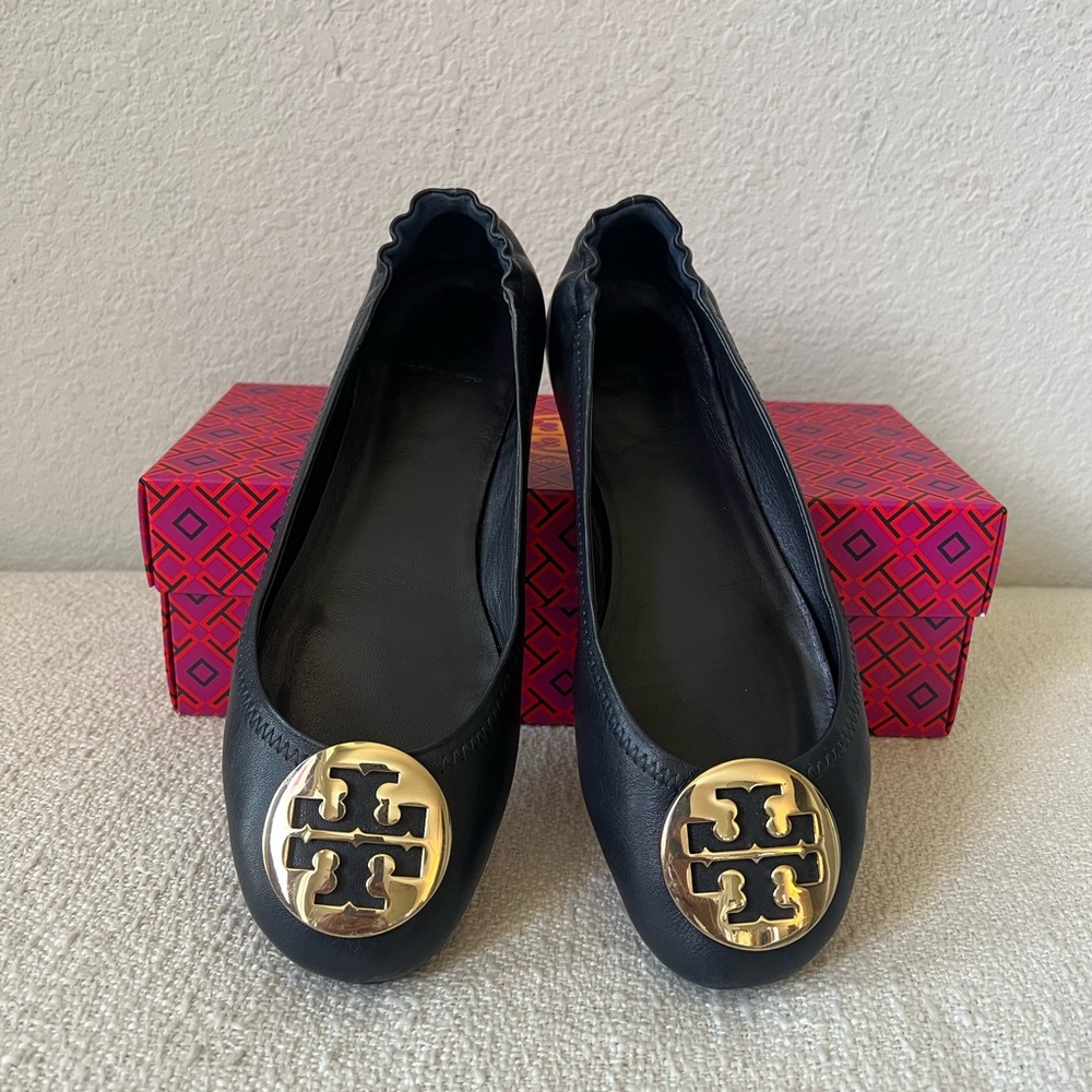 GUC Tory Burch Navy Minnie Flats with Signature Gold Logo Sz 8